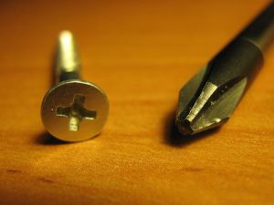 800px-phillips_screwdriver_and_screw